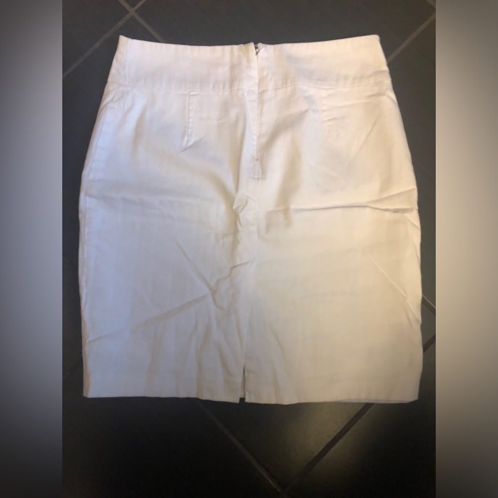 Suzy Shier White Pencil Skirt (Size 3/4)